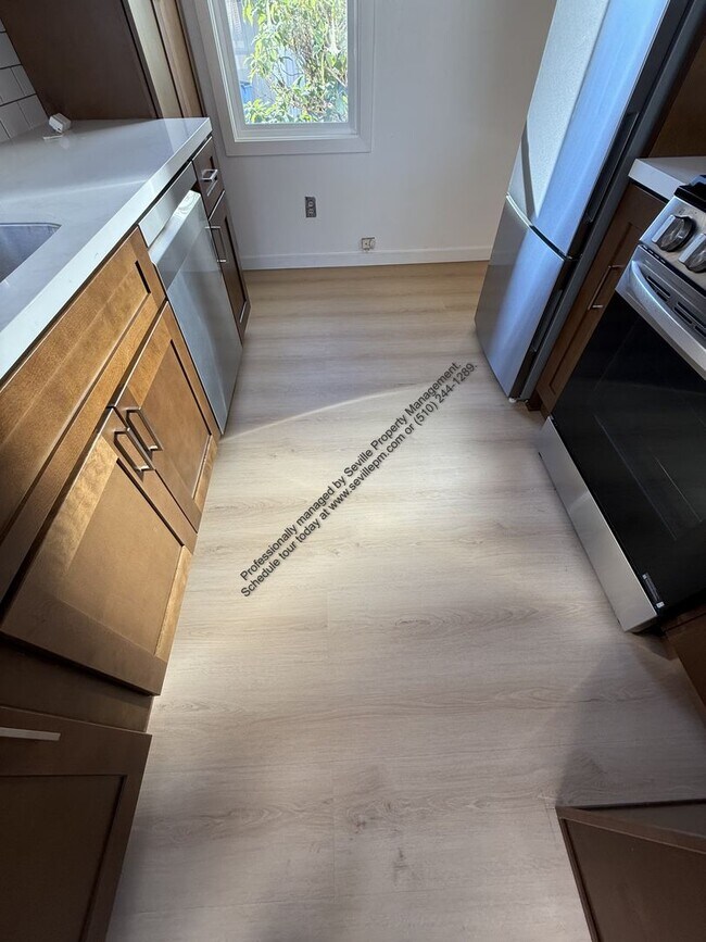 Building Photo - Berkeley Gem w/plenty of outdoor space...available now!