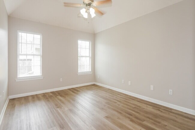 Building Photo - 80 Tate Dr