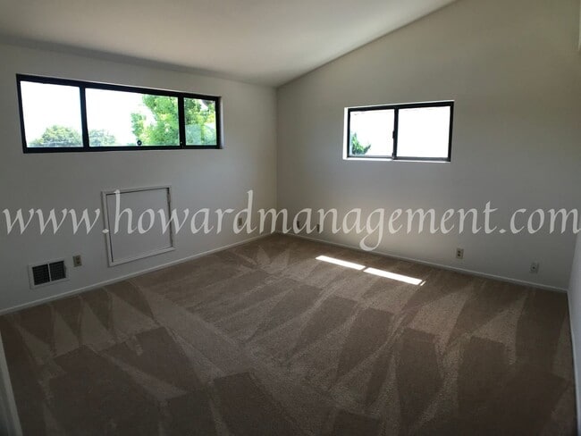 Building Photo - Two story home with newer central A/C in the Mar Vista Hills. Large kitchen, family room, and lar...