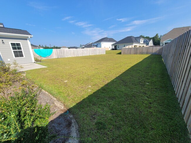 Building Photo - Available Rental located in desirable area...