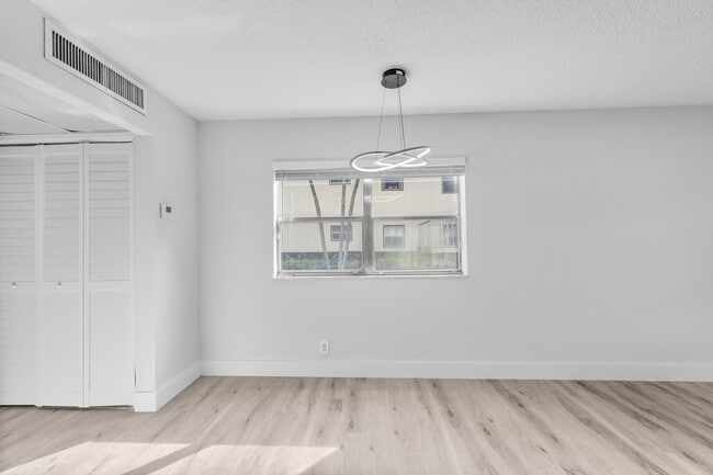 Building Photo - 59 Saxony B