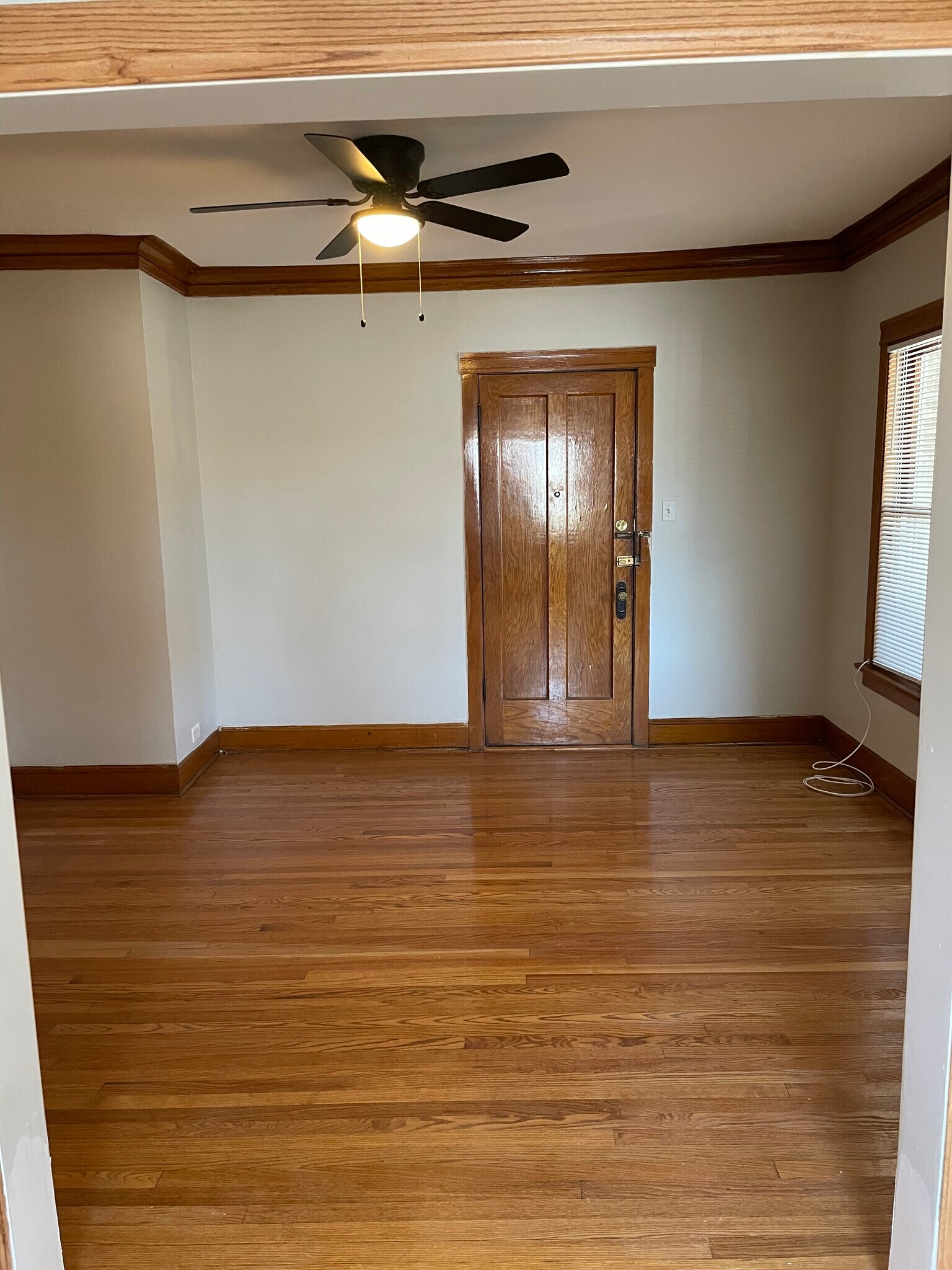 Building Photo - 4817 W Cornelia Ave