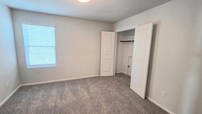 Building Photo - 920 Santa Lucia Dr