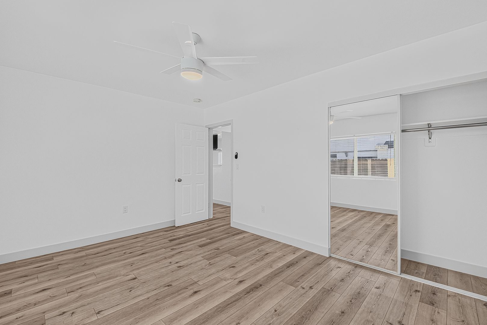 Building Photo - 933 Alamitos Ave