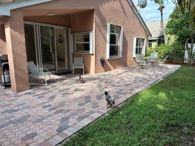 Building Photo - 13255 Royale Sabal Ct