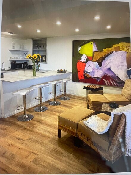 Primary Photo - 53 E I St