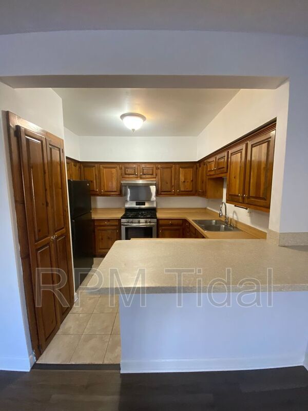 Building Photo - 610 Guy Ln