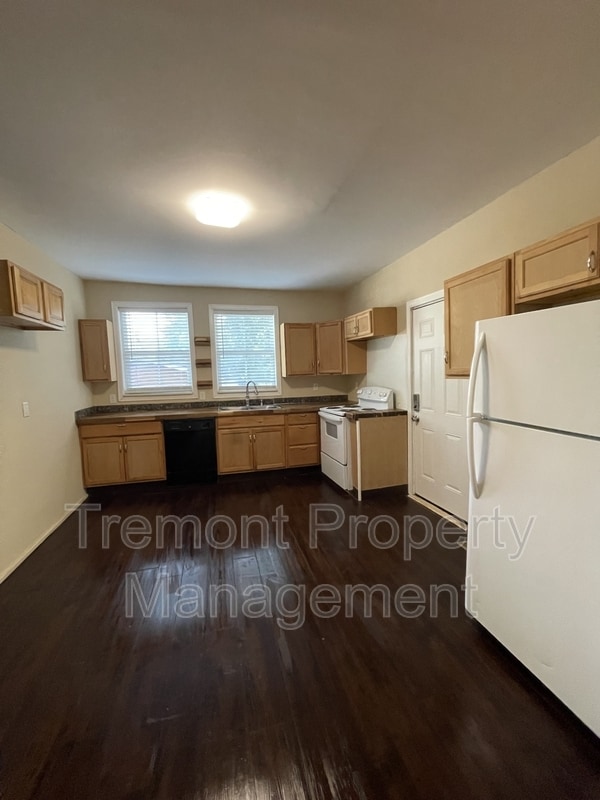 Building Photo - 3206 Campbell St