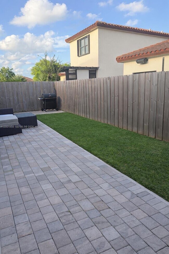 Building Photo - 157 NE 24th Terrace