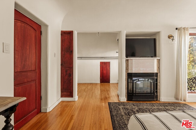 Building Photo - 2002 N Las Palmas Ave