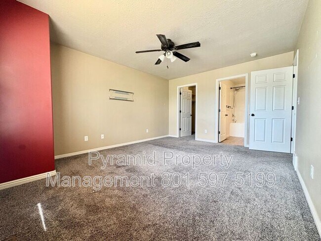 Building Photo - 2136 Fernside St