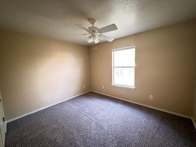 Building Photo - 3406 Toledo Dr