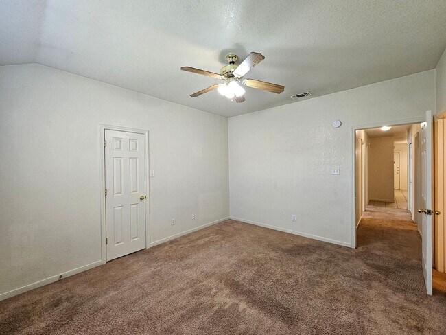 Building Photo - AVAILABLE NOW!