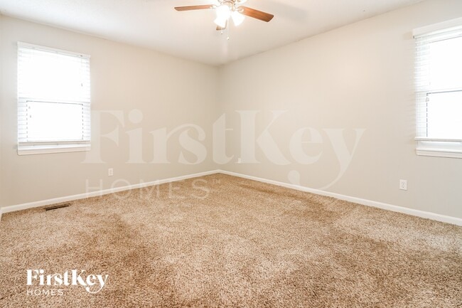 Building Photo - 11568 Earnshaw St