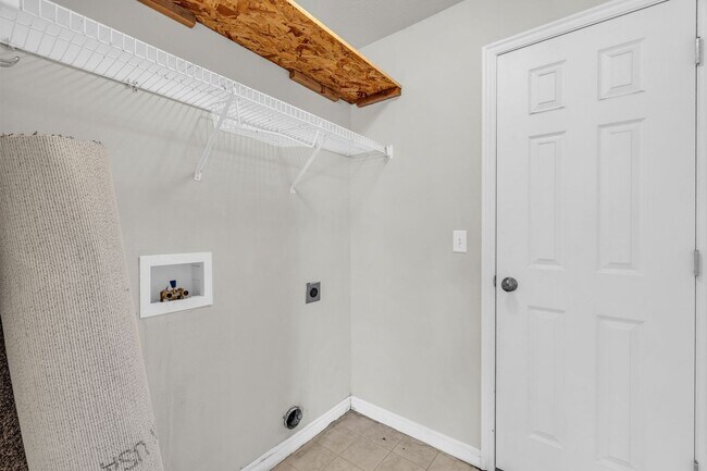 Building Photo - 3 Bedroom 2 Bathroom Condo in Eagle Mountain!