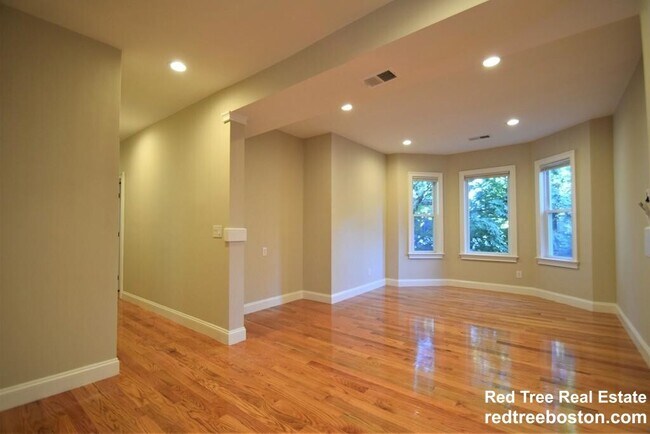 Primary Photo - 8 Cherokee St