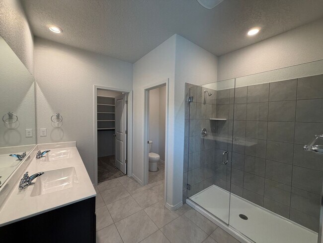 Building Photo - 6118 Chicago Dr SE