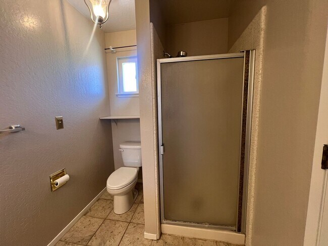 Building Photo - Spacious Split-Level! 4-Bedroom, 3.5-Bath ...