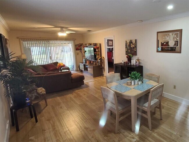 Building Photo - 5059 Live Oak Cir