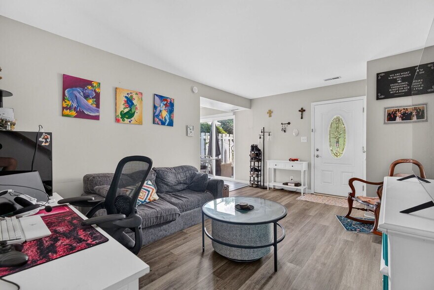 Building Photo - 2303 Aster Dr