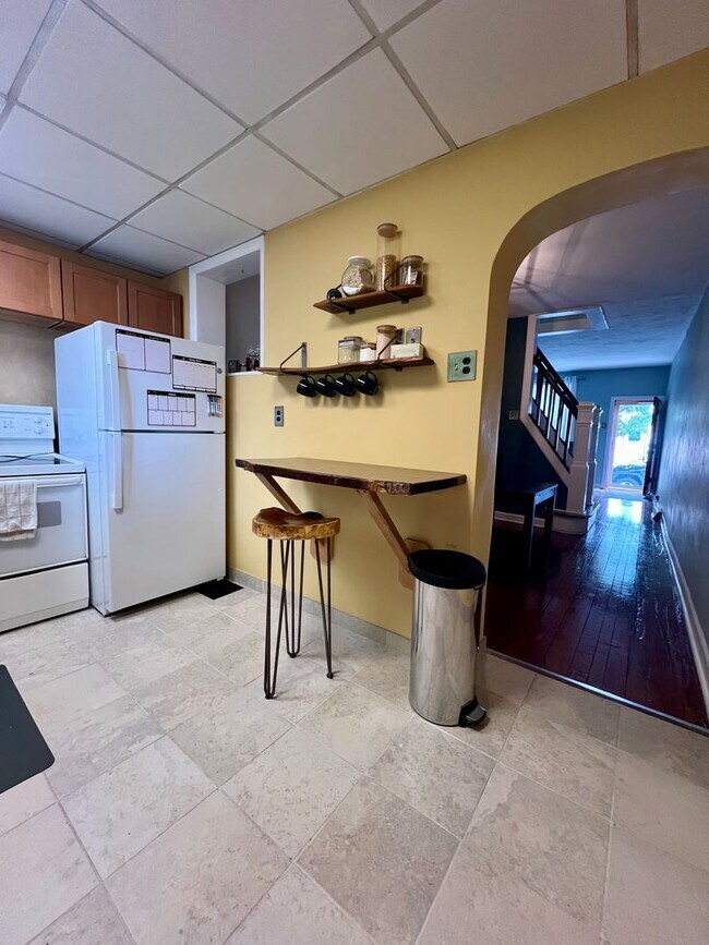 Building Photo - Stunning 2-Bedroom Townhouse in Manayunk! Available NOW!