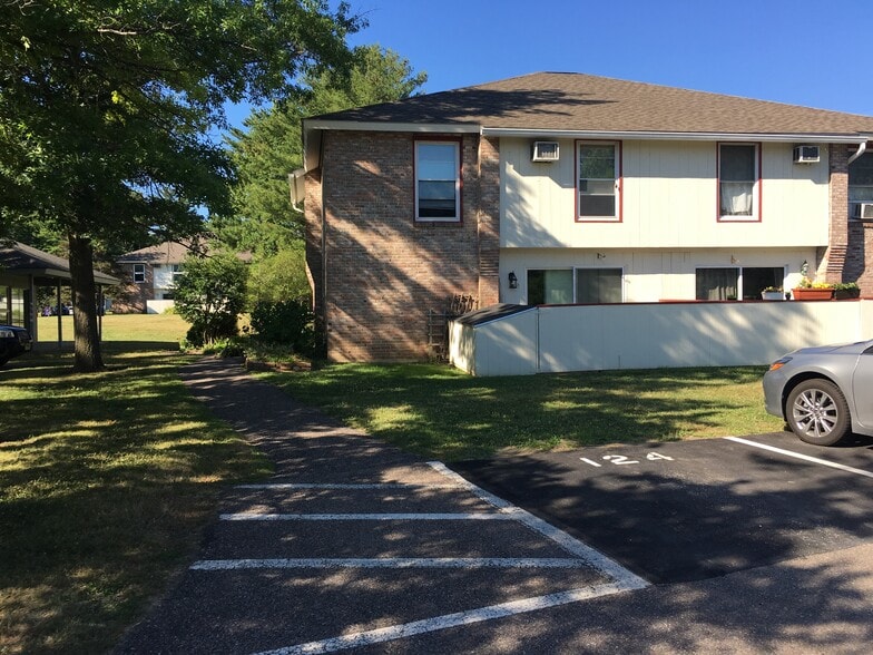 Primary Photo - 280 Ledgewood Cir