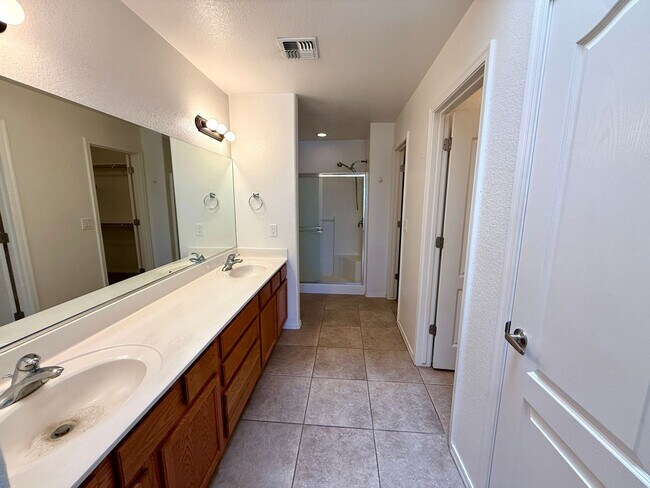 Building Photo - Great 3 bedroom, 2 bathroom home located in a cul-de-sac