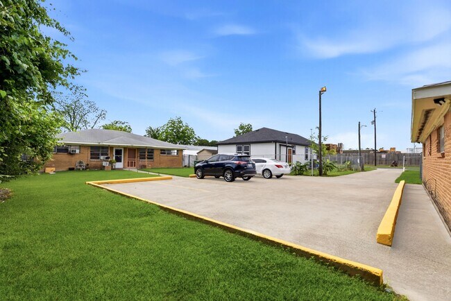 Building Photo - 3408 E Lockwood Dr