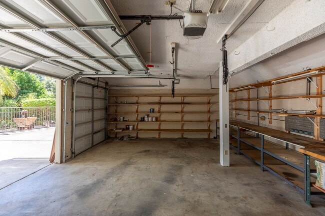 Building Photo - Hillside La Mesa, single family home, 3Bed...