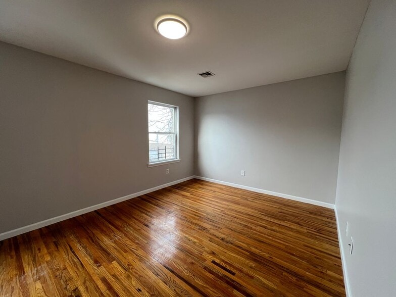 Building Photo - 33 McAdoo Ave