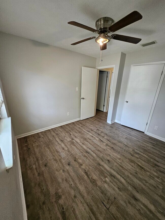 Building Photo - 3235 Springdale Dr