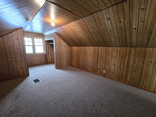 Building Photo - 401 Charles St