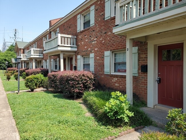 Building Photo - 2 Bedroom Townhome walking distance to Plaza Midwood.