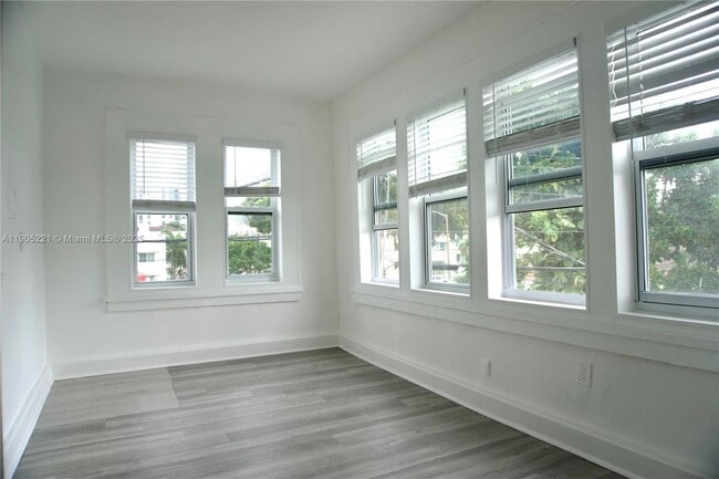 Building Photo - 501 SW 6th Ct