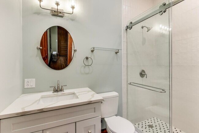 Building Photo - 3351 S Union Ave