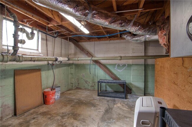 Building Photo - 2232 Old Spring Rd