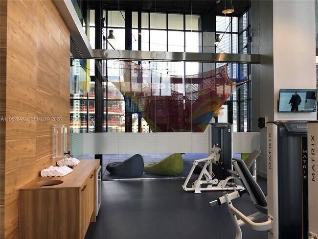 Building Photo - 1010 Brickell Ave