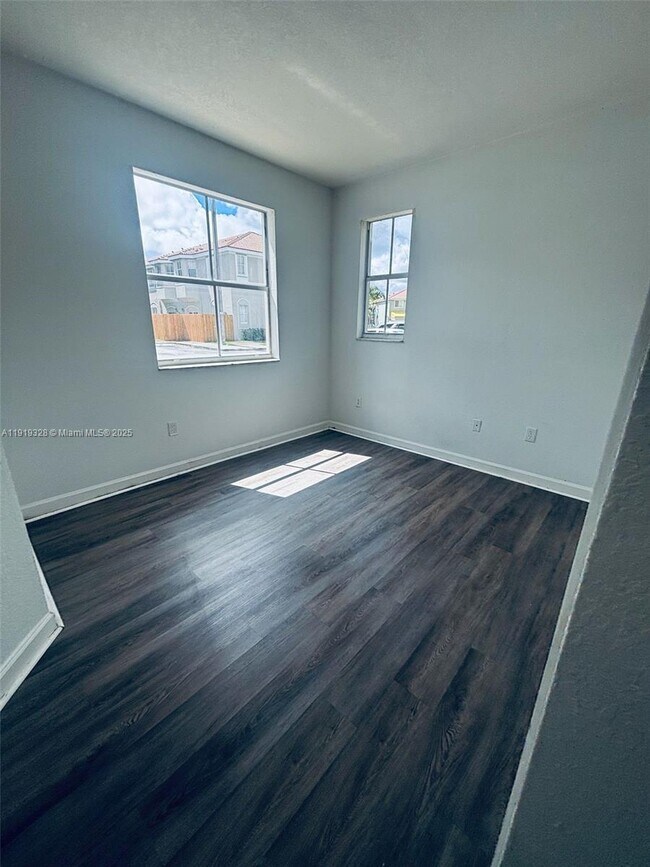 Building Photo - 1663 SE 29th St