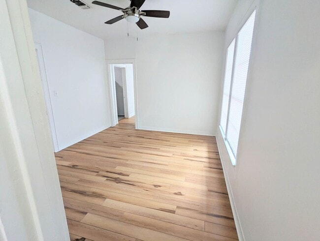 Building Photo - 3 Bedroom on the TX Side - Coming Available soon!