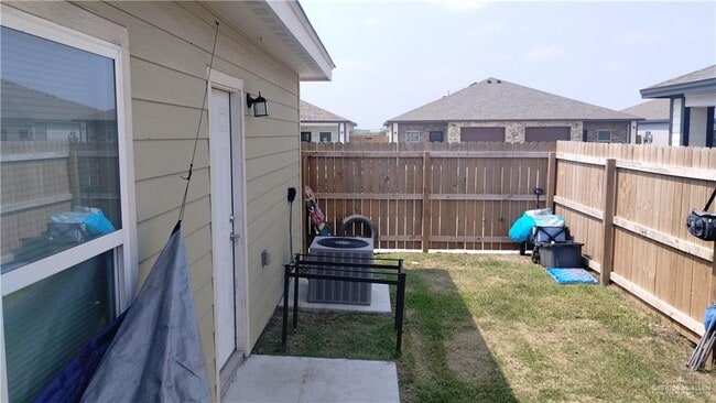 Building Photo - 16 Valley N Cir