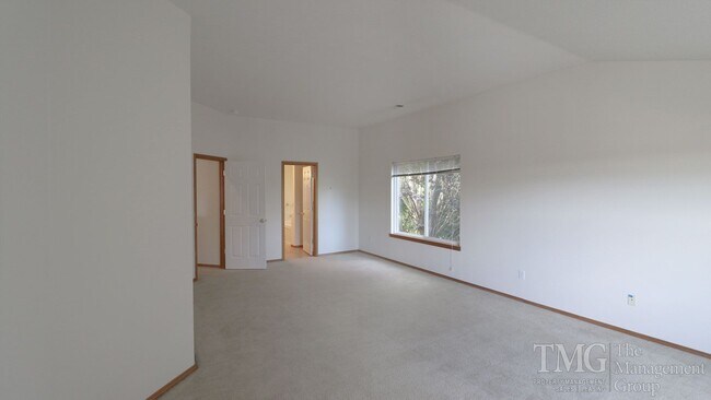 Building Photo - Beautiful 4-Bedroom Home with Custom Finishes & Thoughtful Layout
