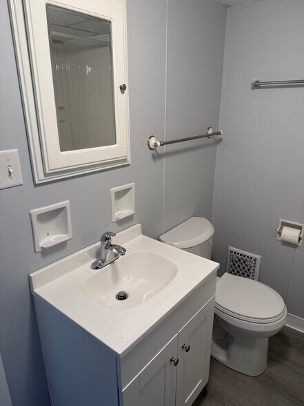 Building Photo - 110 Lake Ave