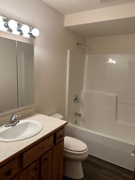 Building Photo - 70 Gila Dr