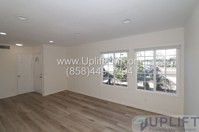 Building Photo - 4 Bedroom 2 Bath Home in the Heart of Mira Mesa.