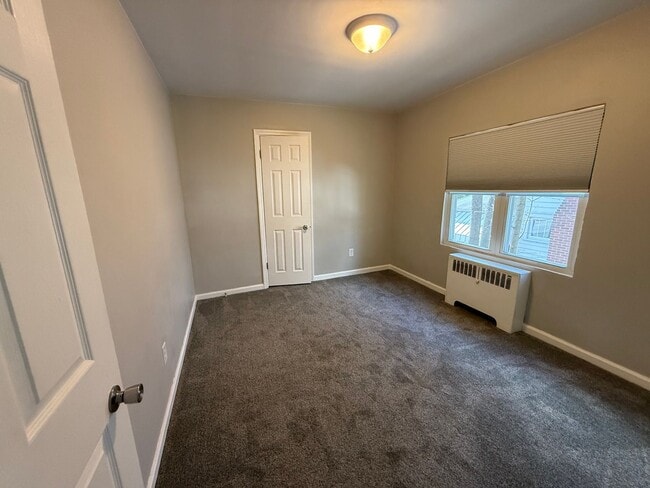 Building Photo - 325 E Englewood Ave