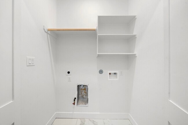 Building Photo - 406 E 33rd St