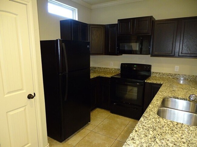 Building Photo - 7117 Micayla Cv