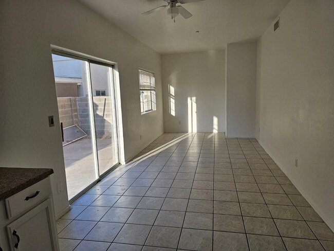 Building Photo - 1026 W Libra Dr