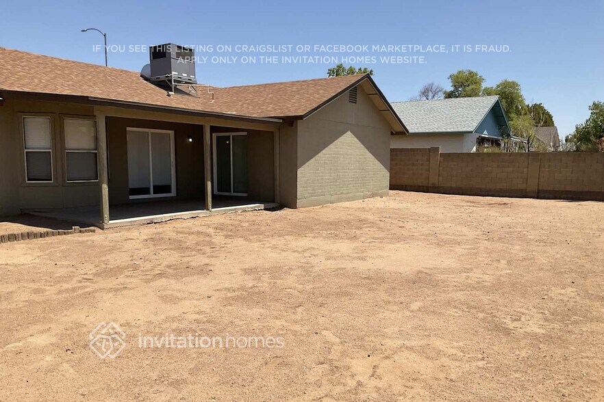 Building Photo - 2541 E Carol Ave