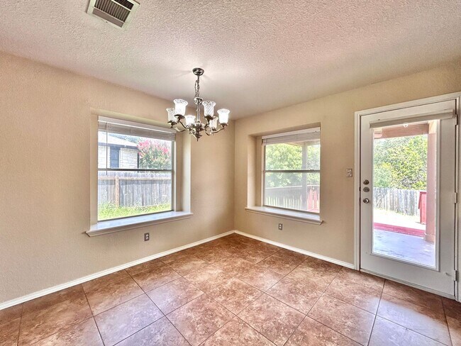 Building Photo - Lovely & Spacious 3/BR 2.5/BA Home in Roun...
